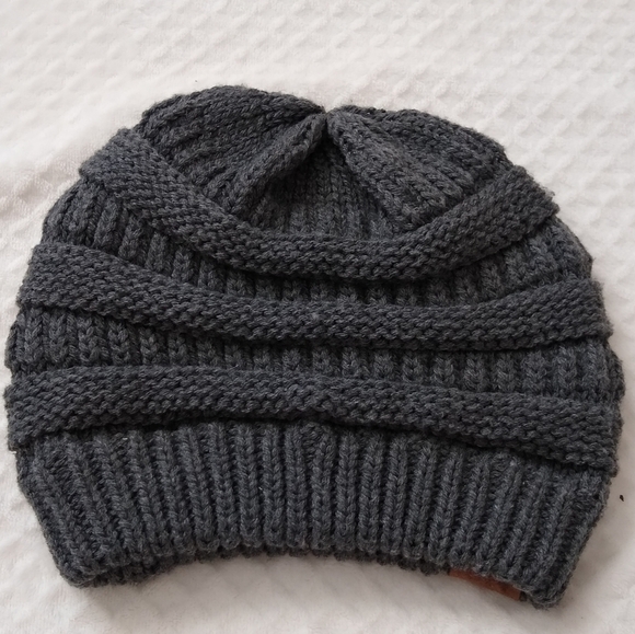 C.C Exclusive Classic Dark Grey Unisex Beanie Hat Cozy Warm One Size - Picture 8 of 8